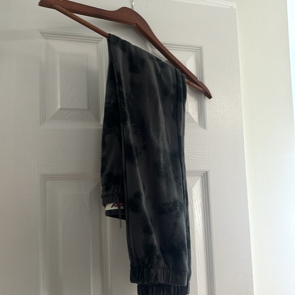 Boys 10-12 Levi’s tapered jogging pants - never worn - Picture 3 of 3